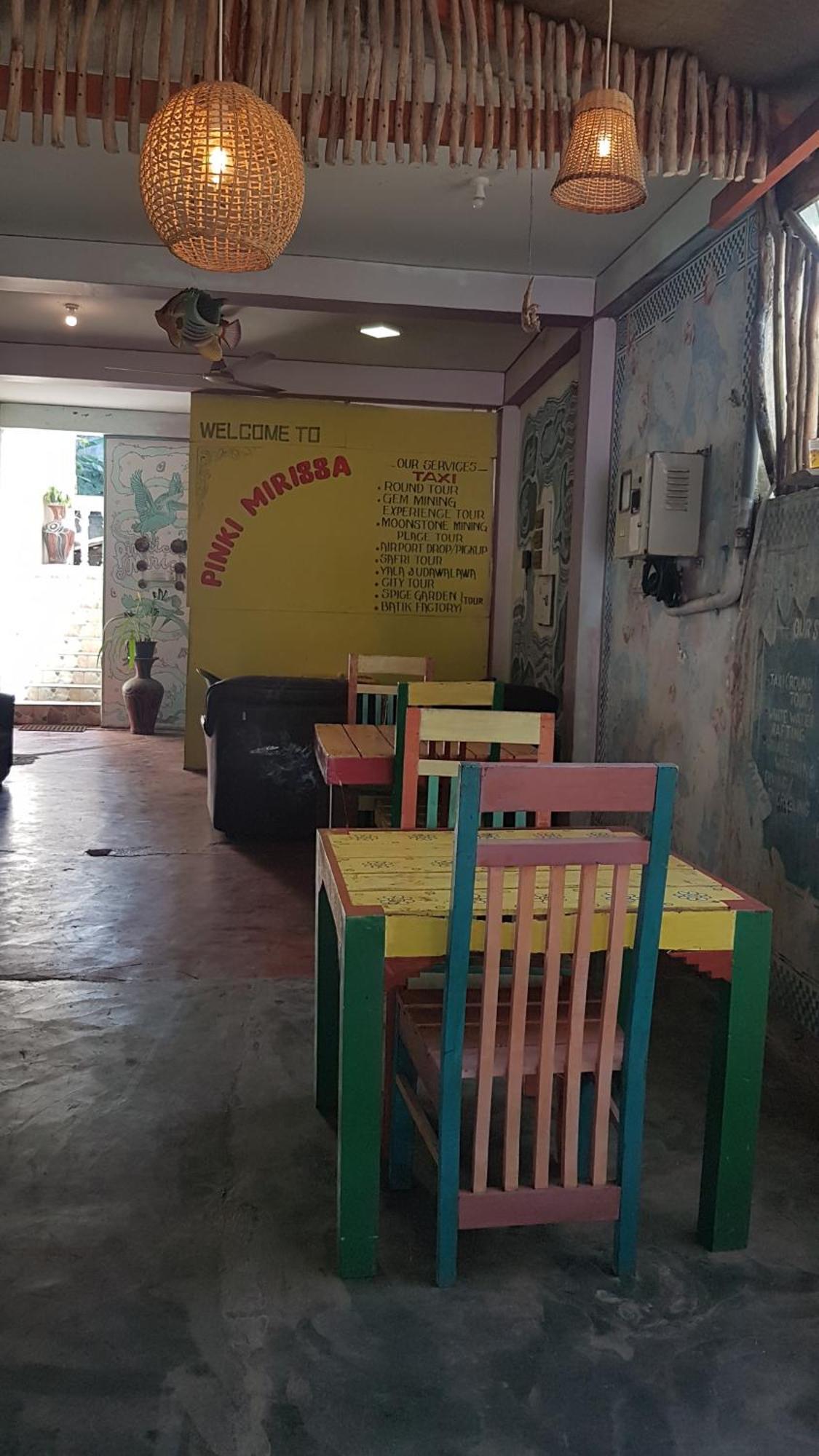 Hotel Pinki Nest à Mirissa Extérieur photo