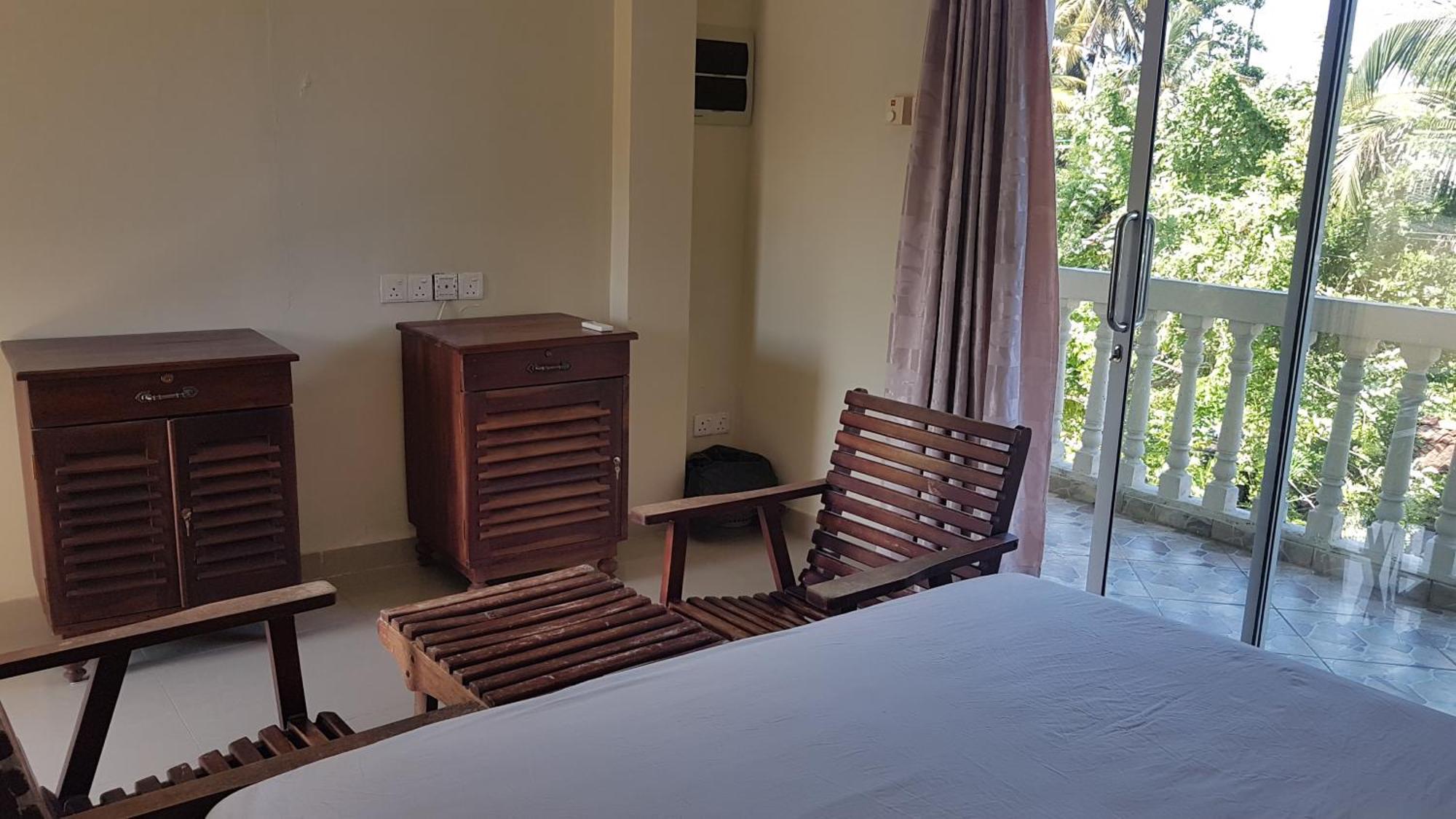 Hotel Pinki Nest à Mirissa Extérieur photo